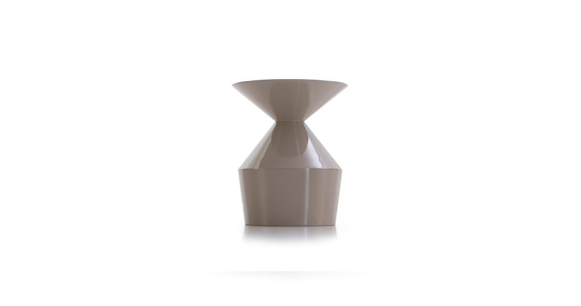 华体app网页版 - 桌几|茶几/边几|办公家具|华体（中国）家具|Shape 茶几/角几
