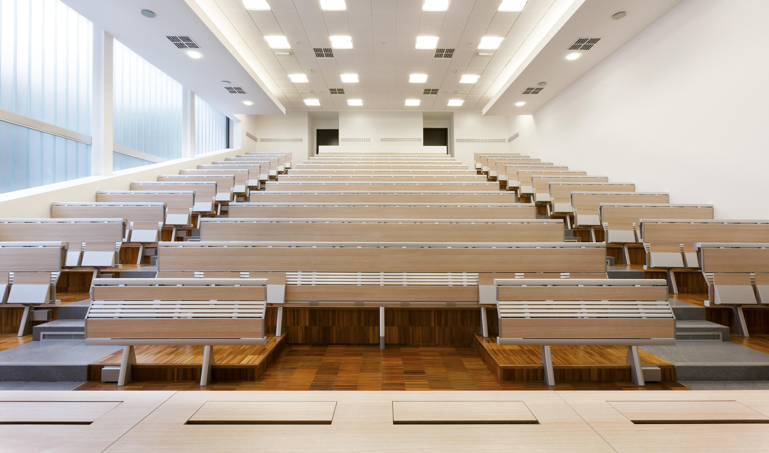 学校家具|阶梯教室桌椅|办公家具|华体（中国）家具|跑步者